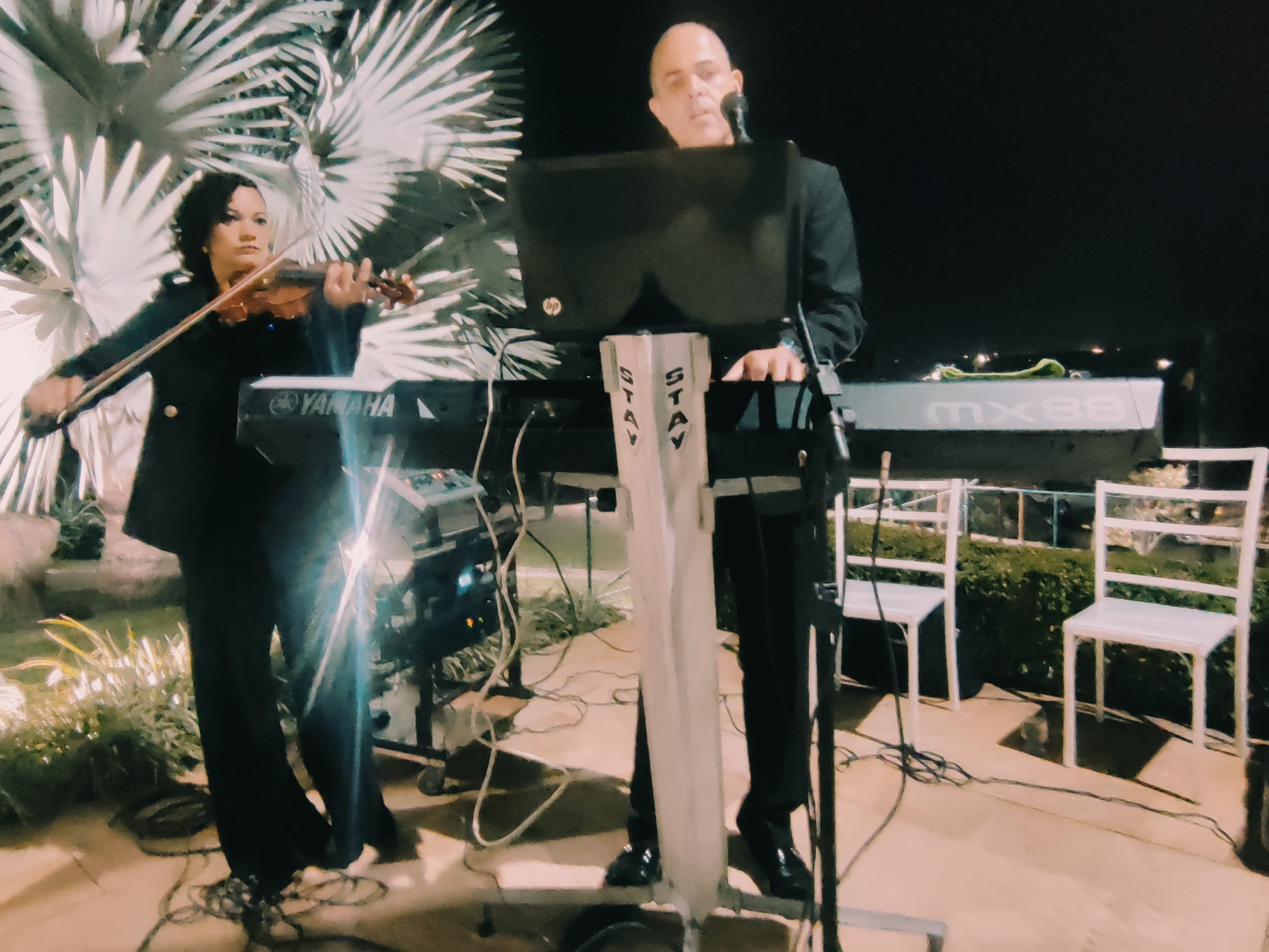 Apresentação noturna com duo - Grupo Sonorus