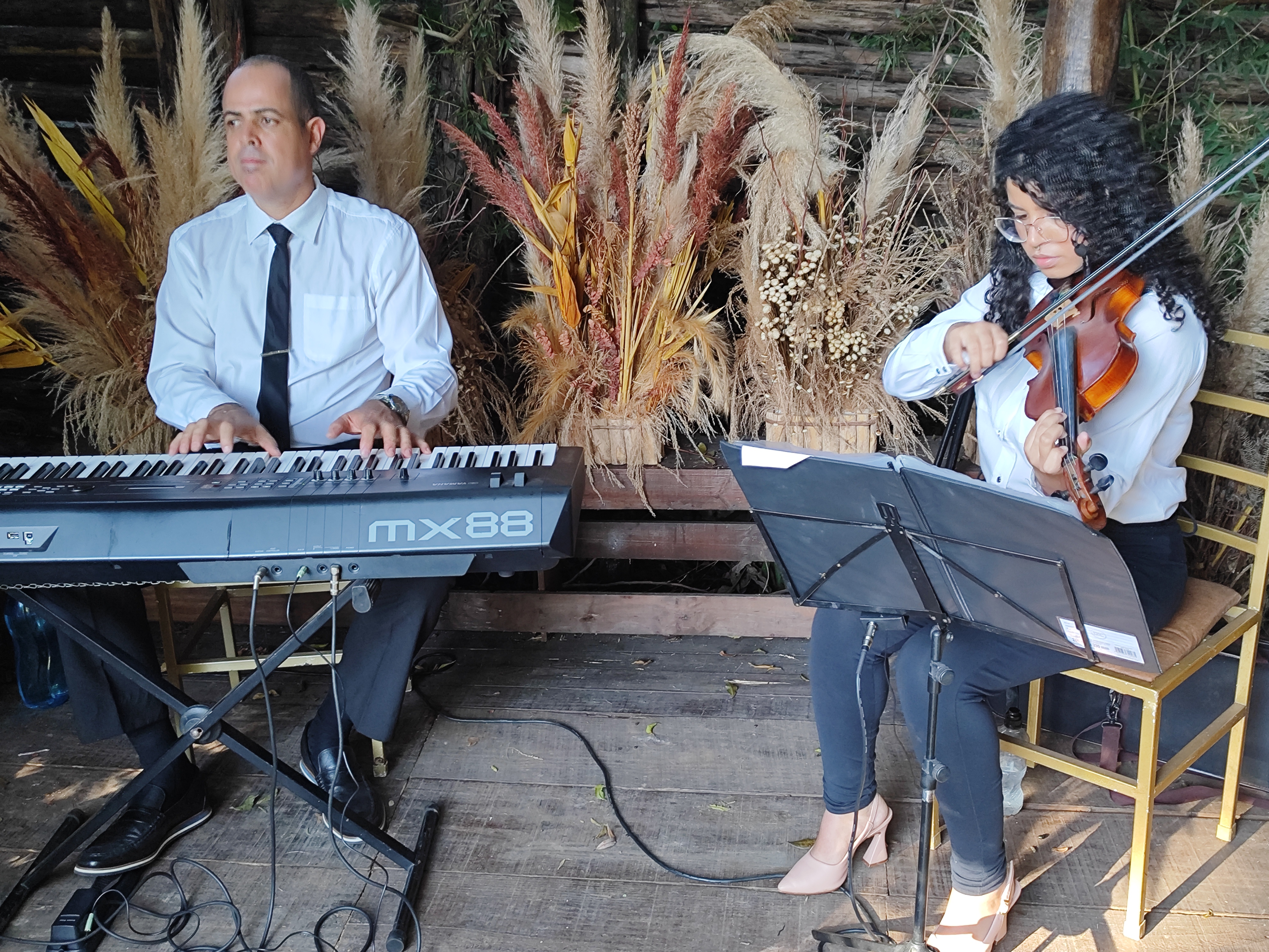 Apresentação duo teclado e violino - Grupo Sonorus